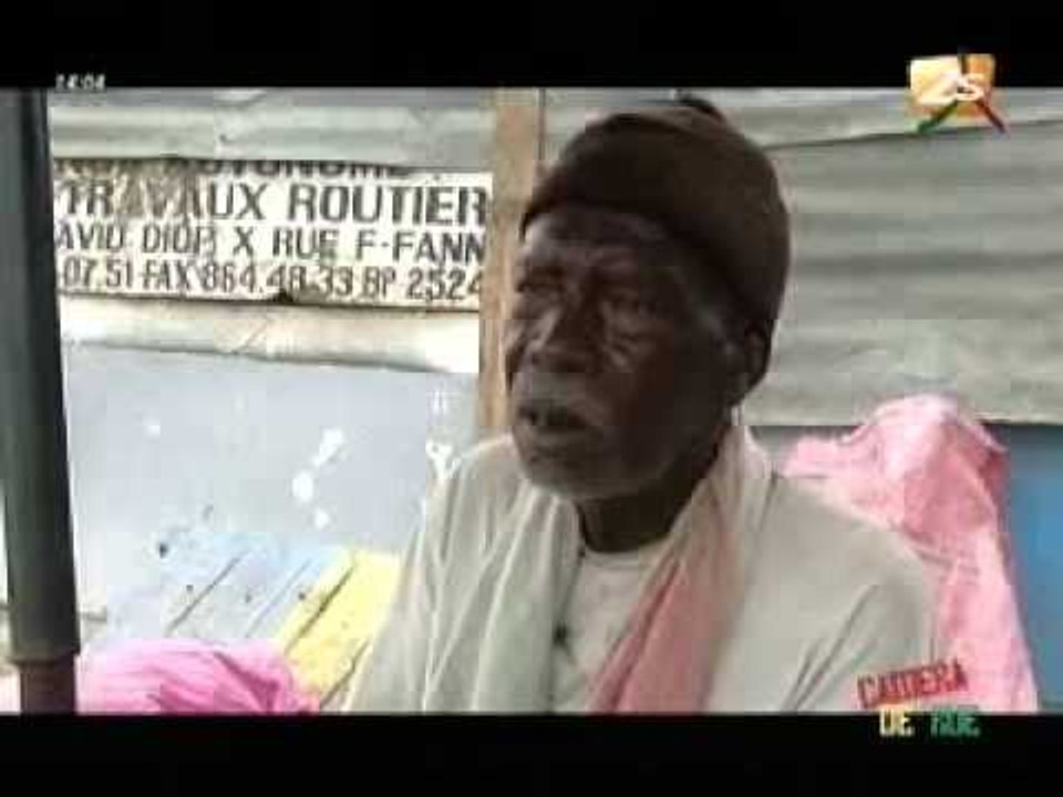 Caméra de Rue - Personnes Vivants dans des Maisons en Zinc - 12 Juillet 2012