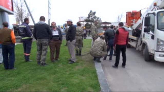 Sivas'ta Askeri Midibüs Devrildi
