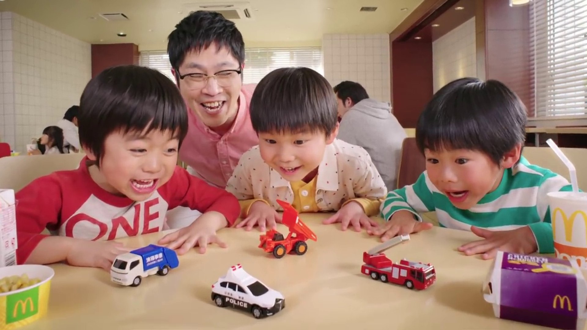 マクドナルド Cm ハッピーセット トミカ 迫力アングル 篇 動画 Dailymotion