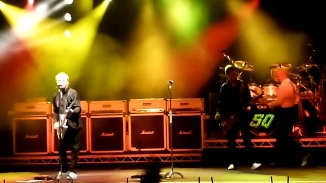 Status Quo Live - Whatever You Want(Parfitt,Bown) - Audience Shot - Donaubühne,Tulln, Austria 30-6 2012