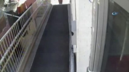 Soğukkanlı Hırsız Güvenlik Kameralarına Yakalandı