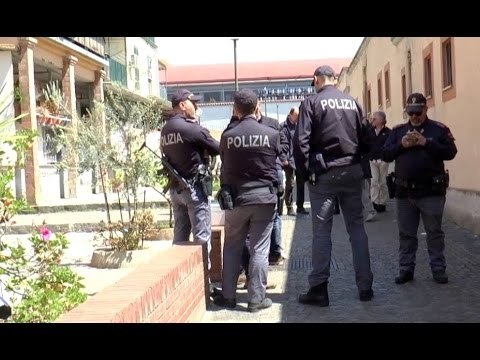 Napoli - Lite condominiale a colpi di pistola, 4 feriti a Barra (21.04.17)