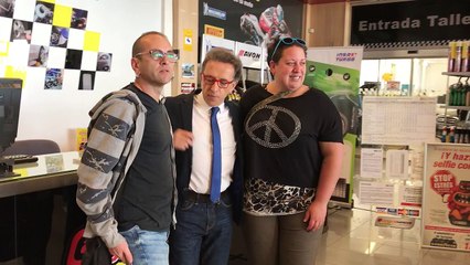 Final del spot de Jordi Hurtado con clientes desprevenidos
