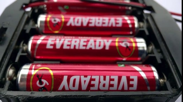 Dual Flashing LED Circuit using 555 timer on breadboard