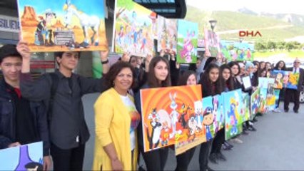 Denizli Öğrencilerden Hasta Çocuklara 23 Nisan Hediyesi