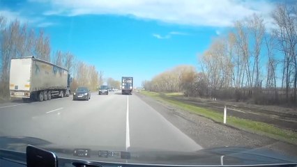 Un russe endormit au volant de son camion se déporte sur la voie de gauche