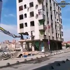 Bugün de Ölmedim Anne!  Bina Yıkım Çalışmaları