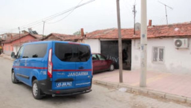 Saruhanlı'da Evleri Hasar Gören 8 Aile, Geceyi Çadırda Geçirdi