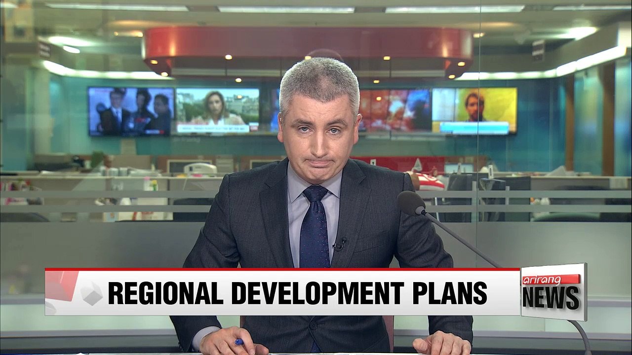 Ahn Cheol-soo promotes his pledges in Gyeongsangnam-do Province