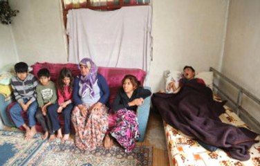 8 Kişilik Aile, Yaşadıkları Gecekonduyu Suriyeliler'e de Açtı