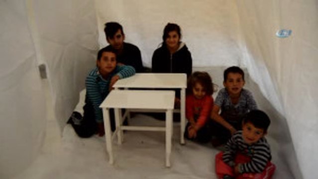 Deprem Sonrası Geceyi Çadırda Geçirdiler