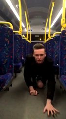 Danse endiablée dans un bus à 2 étages !