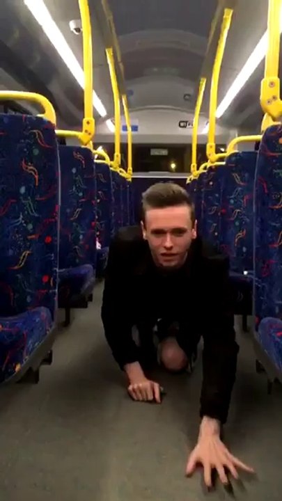 Danse endiablée dans un bus à 2 étages !