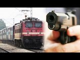 Passengers onboard Prayagraj Express looted on gunpoint | Oneindia News