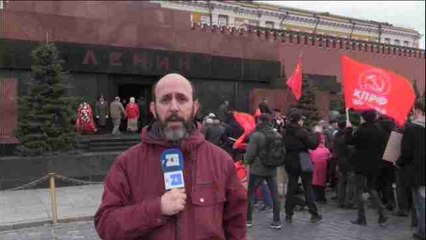 Informe a cámara: Los comunistas defienden la momia de Lenin con una marcha en la Plaza Roja