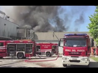 Mernate (VA) - Incendio alla "Piatti Freschi", nessun ferito (22.04.17)