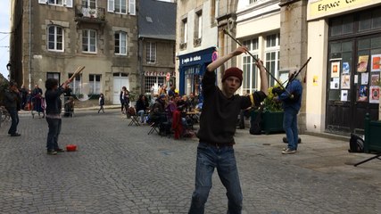 Leurs vers de poésie s'invitent partout en ville