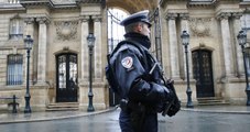 Paris'te Bıçaklı Bir Kişi Güvenlik Güçlerine Yaklaşırken Gözaltına Alındı