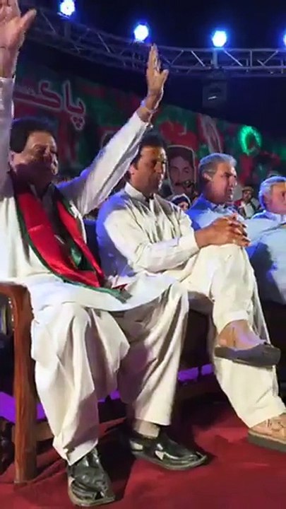 Imran Khan 2 nali bandooq hai ek fire ho chuka nawaz zakhmi hai dusri bari zardari ki hai