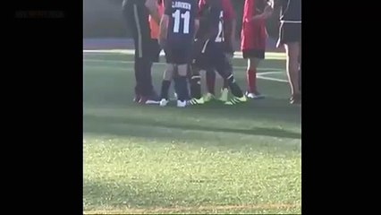 شاهد ابن رونالدو يسجل ضربة حرة بحركات والده