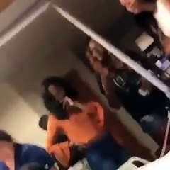 Su novia y su segunda base lo visitan al mismo tiempo en el hospital