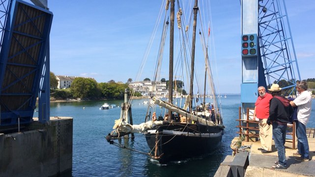 Arrivée du Greyhound et du Lun II au Port-Rhu