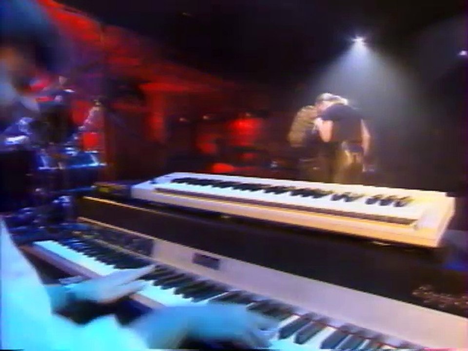 Starmania - Isabelle Boulay & Frank Sherbourne - Les Uns Contre Les Autres (Live, 1996)