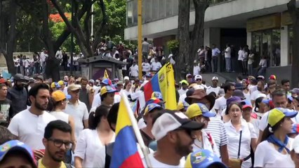 Oposición marcha en silencio tras ola de disturbios en Venezuela