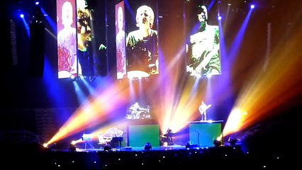 Muse - Cave - Hamburg Color Line Arena  - 10/28/2009