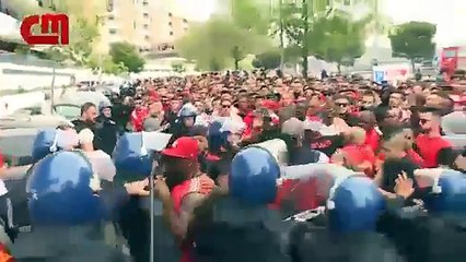 Adeptos do Benfica feridos pela PSP em direto