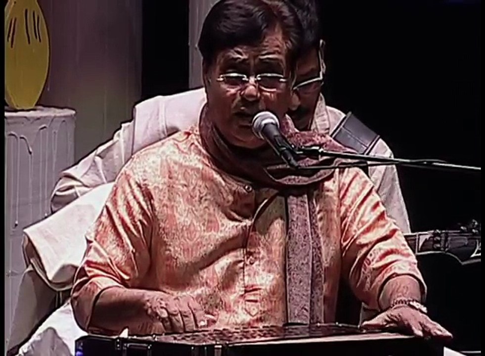 Jagjit Singh Live -- Jhoom Ke Jaab Rindon Ne Pila Di