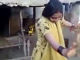 Indian pakistani girls singing sweet  songs with her beautifull and cute voice the kapil sharma show (16)