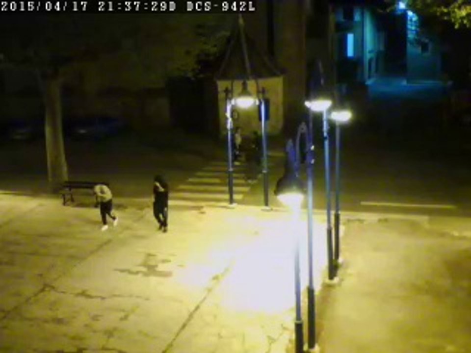 #ANCIENNE #VIDEO MONTRANT LES #RACAILLES QUI #LANCENT DES #PAVES SUR LA #PROPRIÉTÉ 1 PLACE DU #RAVELIN  11800 #LAURE MINERVOIS #FRANCE ! PROPRIÉTÉ SOUS #VIDEO #SURVEILLANCE TOUT LE MONDE VOIT LE #PANNEAU QUI #AVERTIT MAIS IL FAUT #SAVOIR #LIRE HIIIIIIIIII