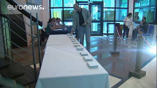 Франція: відкрилися виборчі дільниці, громадяни країни обирають президента за посилених заходів безпеки