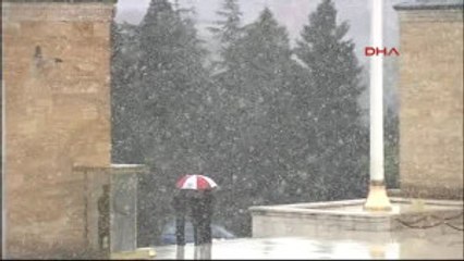 Anıtkabir'de Tören Öncesi Kar Yağışı Başladı