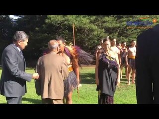 Pranab Mukherjee rubbing nose in New Zealand, Here's why | Oneindia News