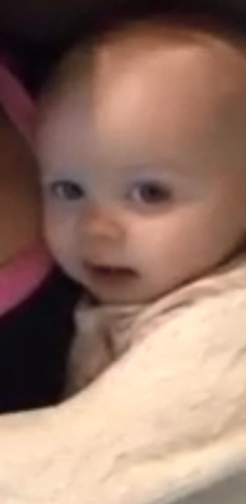 Ce bébé chante "Je t'aime" à sa maman