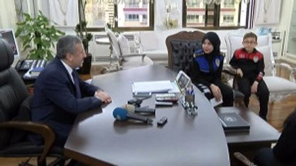 İstanbul Emniyet Müdürü Çalışkan, Koltuğunu Şehit Çocuğuna Devretti