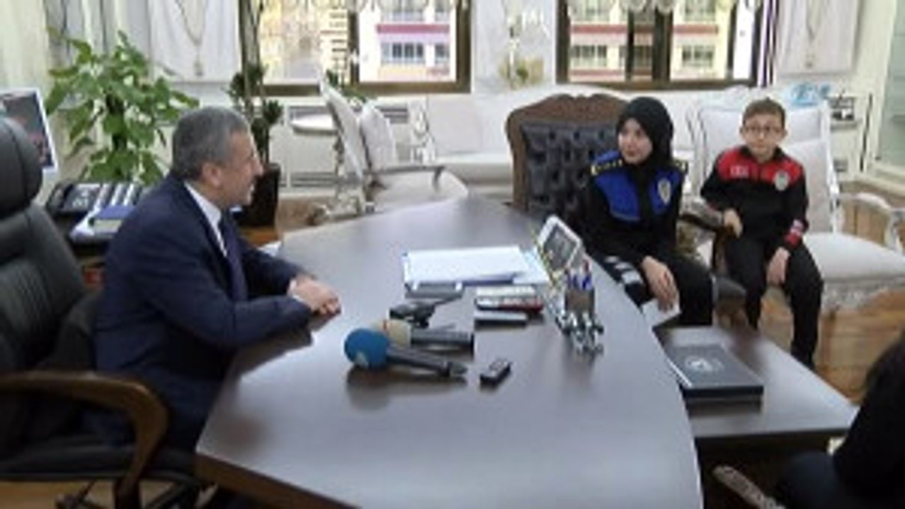 İstanbul Emniyet Müdürü Çalışkan, Koltuğunu Şehit Çocuğuna Devretti