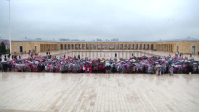 Milli Eğitim Bakanı Yılmaz Başkanlığındaki Heyet, Anıtkabir'i Ziyaret Etti (1)