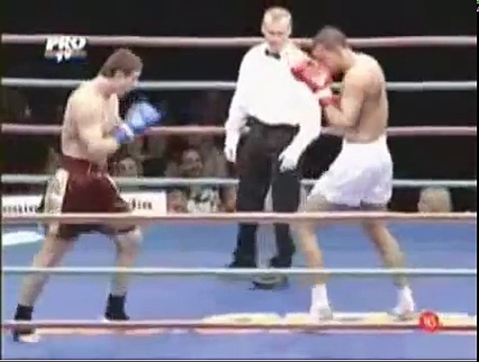 BADR HARI vs VITALI AKHRAMENKO. Kickboxing video.