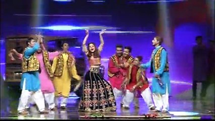 Ayesha Omer Dance Performance - Tutti Fruti Song
