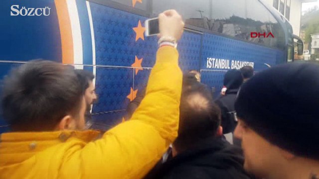 Medipol Başakşehir futbolcuları gazetecilere saldırdı