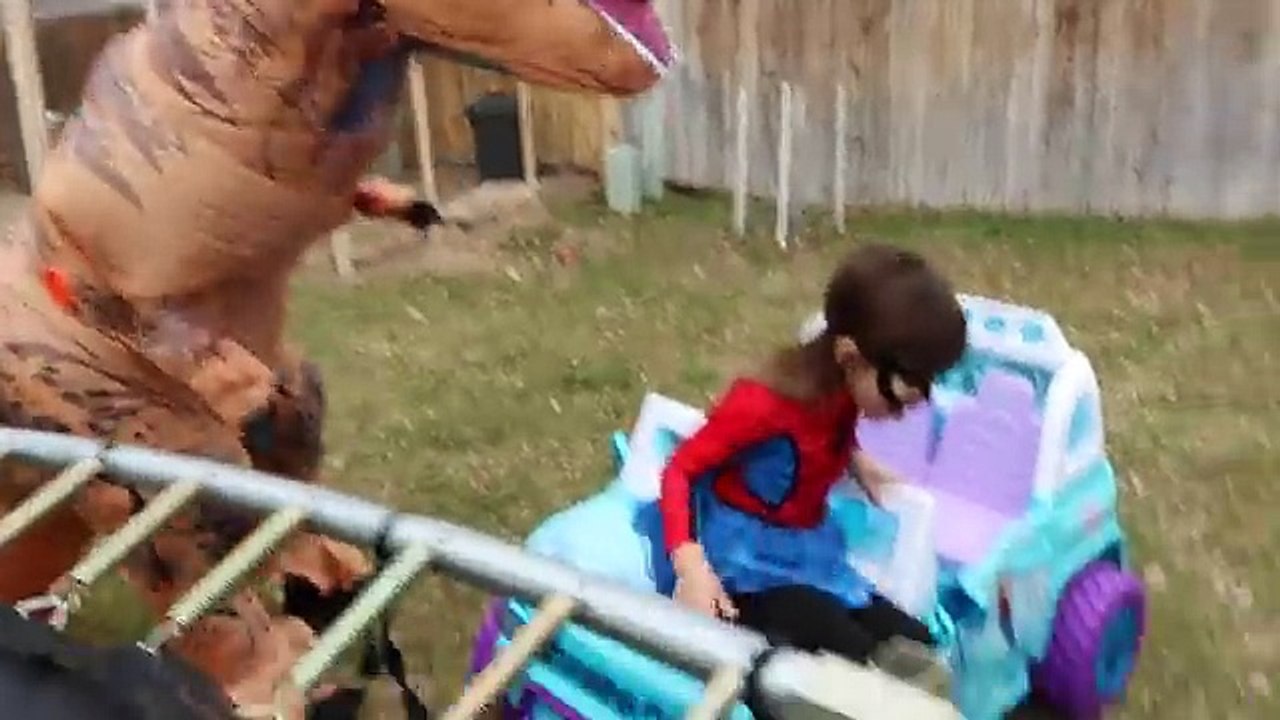 T-Rex vs Spidergirl vs Frozen Elsa & Olaf - Real Life Superhero Movie