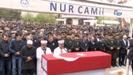 Şehit Uzman Çavuş Binler Eşliğinde Son Yolculuğuna Uğurlandı