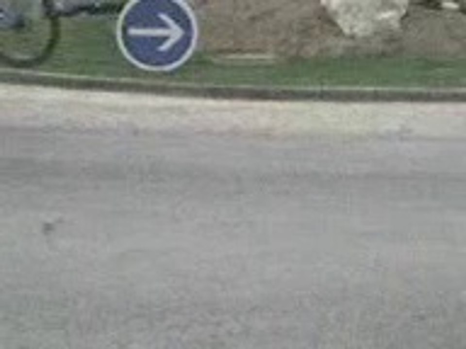 Mickaël 13 ans record d'aurec sur Loire sur une roue à vélo 