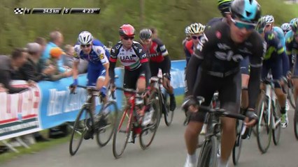 Le peloton dans La Redoute - Liège-Bastogne-Liège 2017