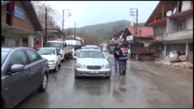 Bartın'da Taşan Dereler Nedeniyle Ilçe Yolu Ile Iki Köy Yolu Kapandı