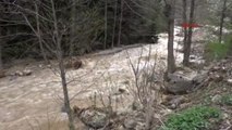 Trabzon'da Fırtına Can Aldı, Hes Bağlantı Borusu Patladı, Yolları Su Bastı