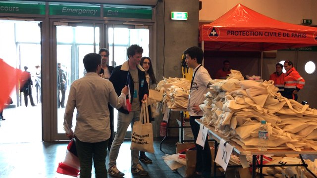 Macron: L'ouverture des portes au lieu de rassemblement de En Marche! à Paris